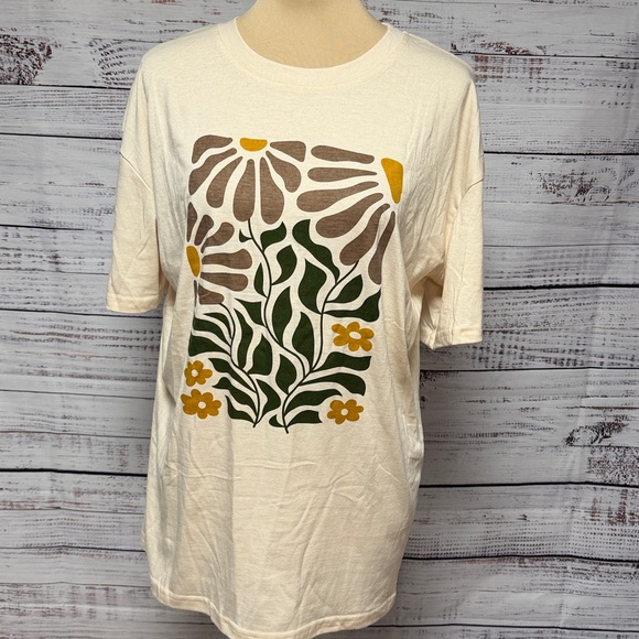 NWT Oversized Beige Floral Graphic Short Sleeve Tee - Picture 3 of 6